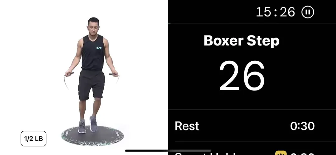 Crossrope 私人教练在锻炼期间实时跳跃角色的 3D 屏幕截图