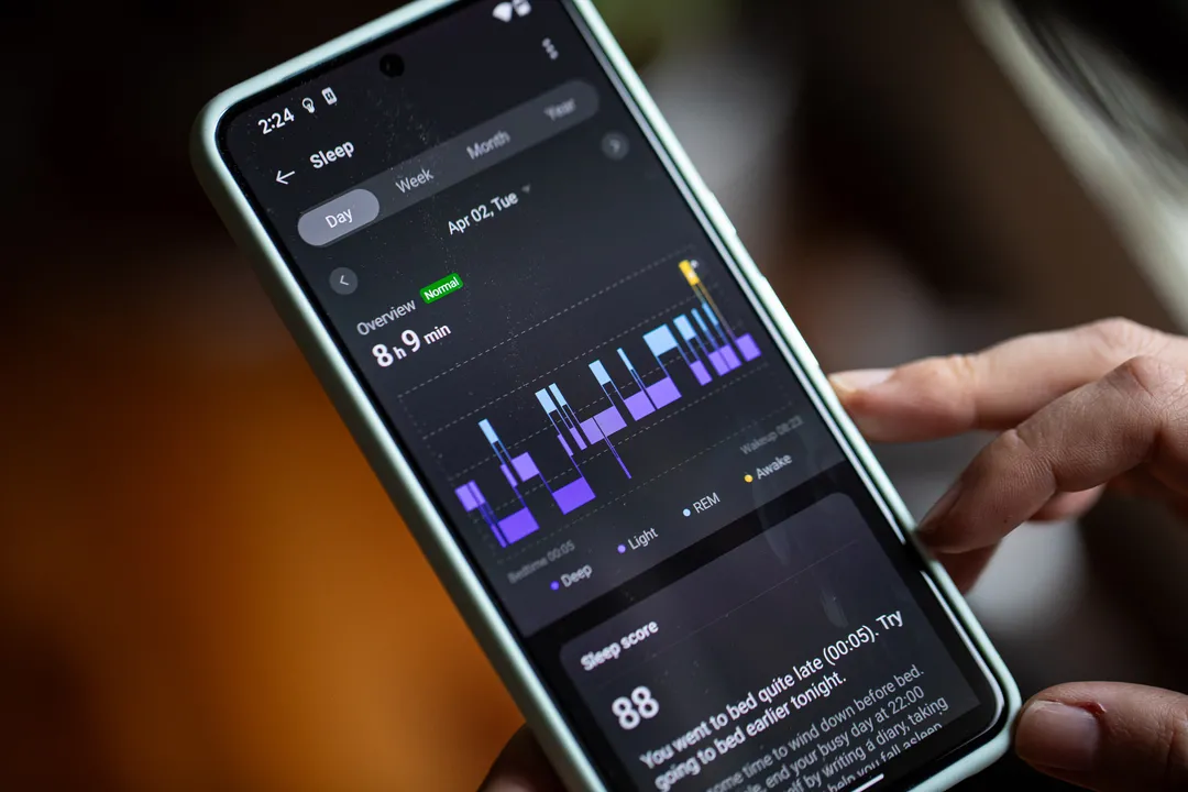 查看 OnePlus 的移动应用程序，其中显示了睡眠图表