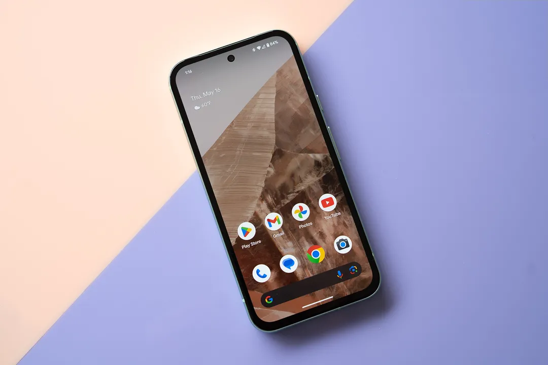 Google Pixel 8A 显示主屏幕