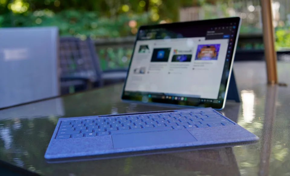 配备 Surface Flex 键盘的 Surface Pro Copilot+