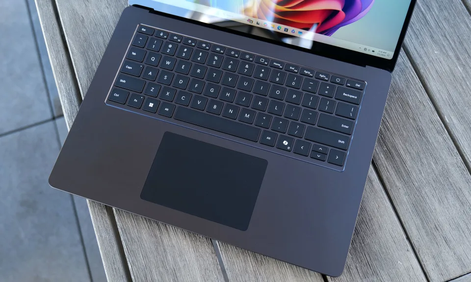 Surface Laptop 7 配备了全新的触觉触摸板，非常精确且反应灵敏