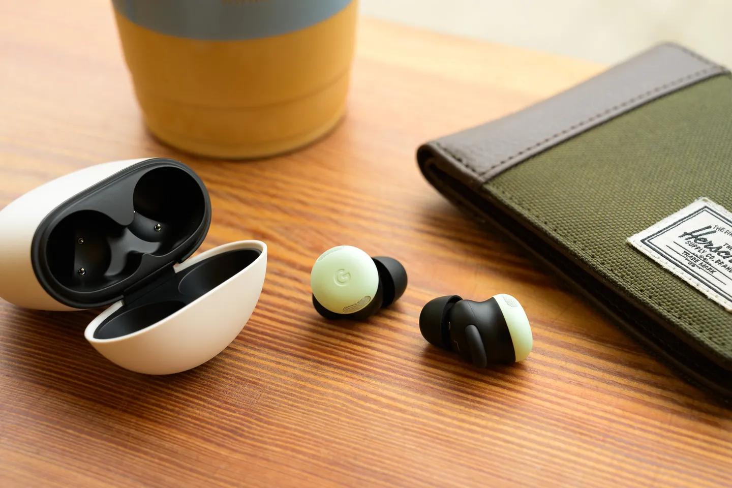 谷歌 Pixel Buds Pro 2 耳机的实际照片