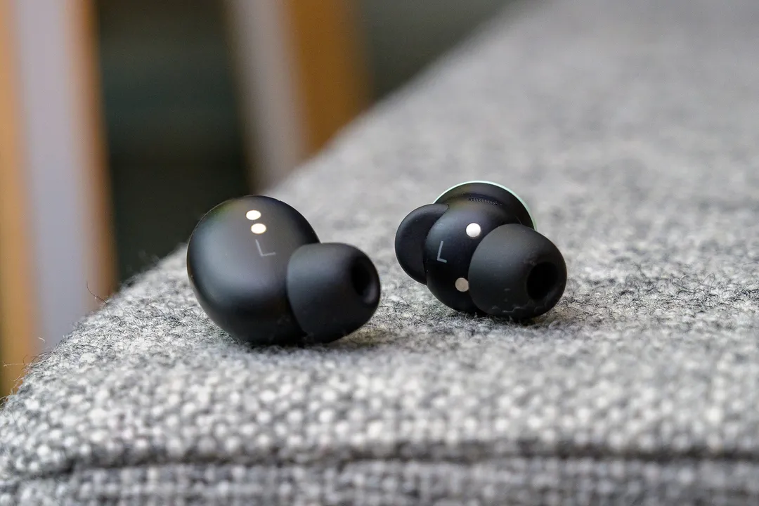 谷歌 Pixel Buds Pro 2 耳机的实际照片