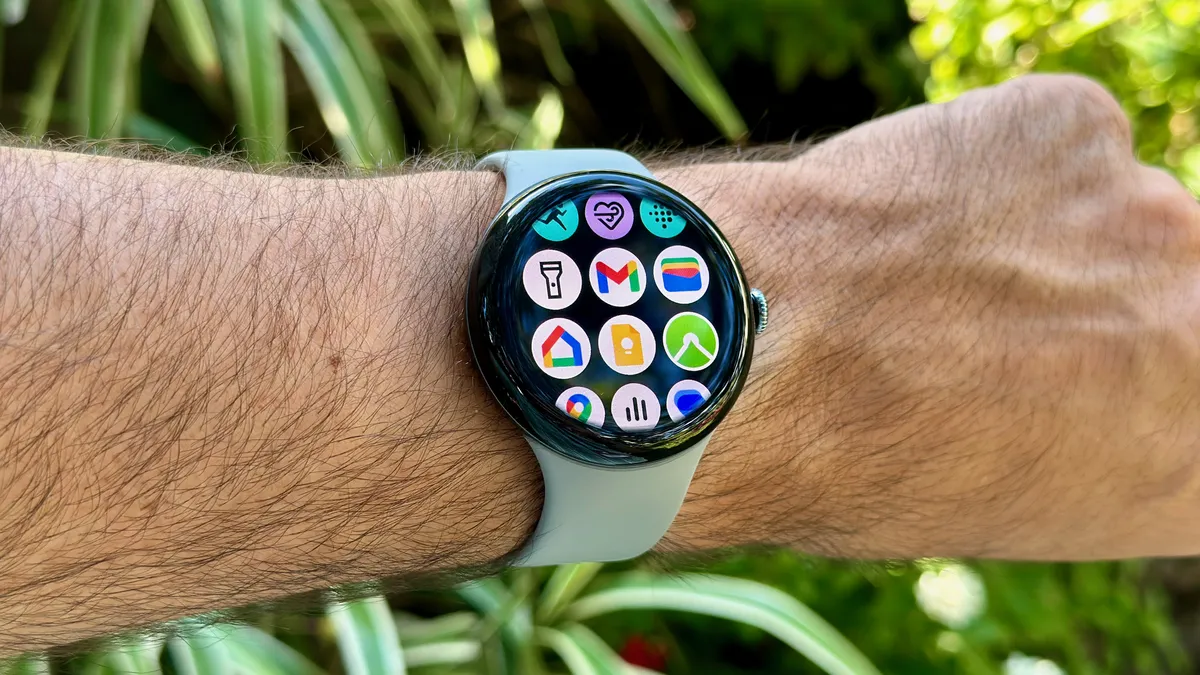 Google Pixel Watch 3 上的默认应用抽屉