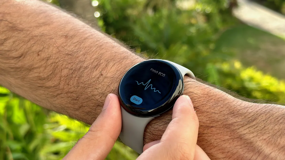 Google Pixel Watch 3 上的 ECG 图块