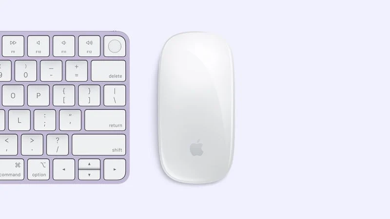 键盘旁边的 Magic Mouse