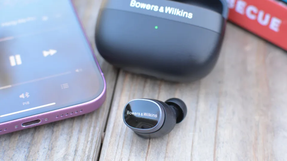 Bowers & Wilkins 的 Pi8 缺乏先进的功能，因此无法成为最佳耳塞的有力竞争者。