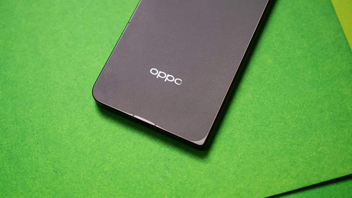 OPPO Find N5 背面带徽标