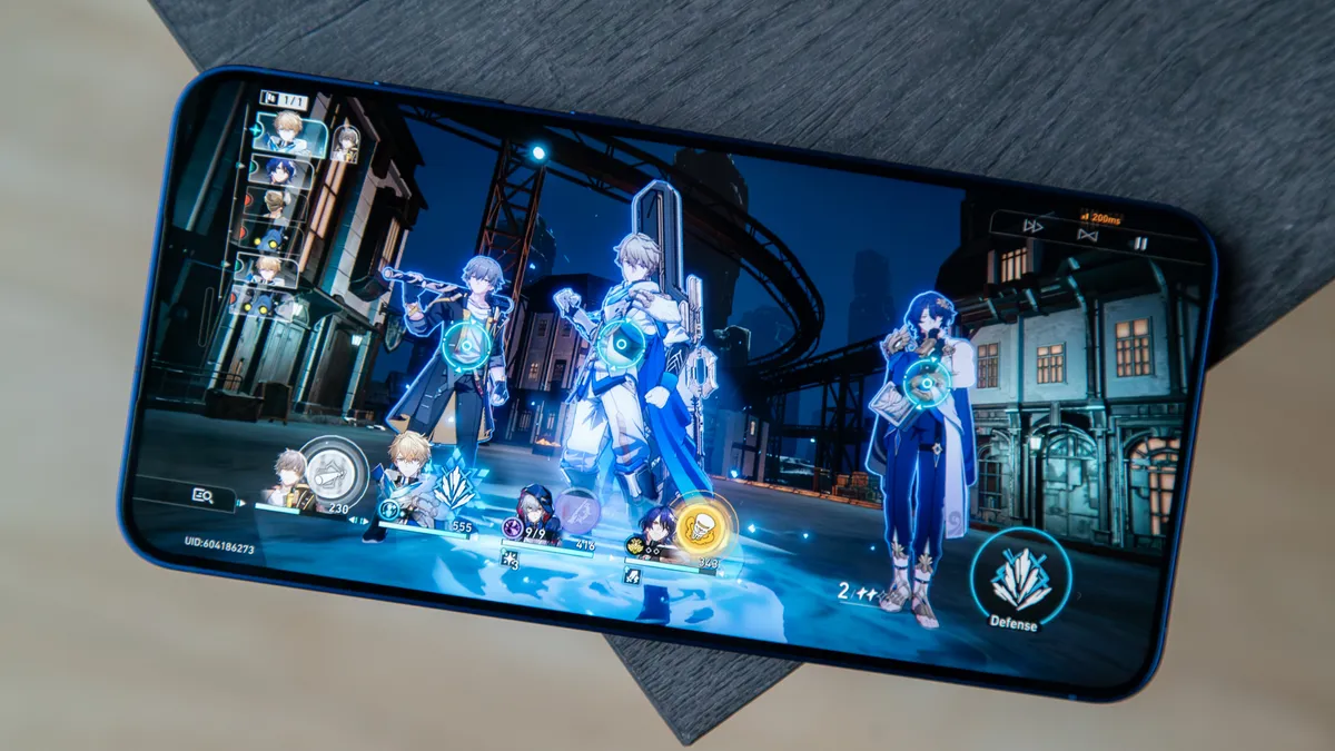 Galaxy S25 Plus 配备 Honkai：显示屏上的星轨