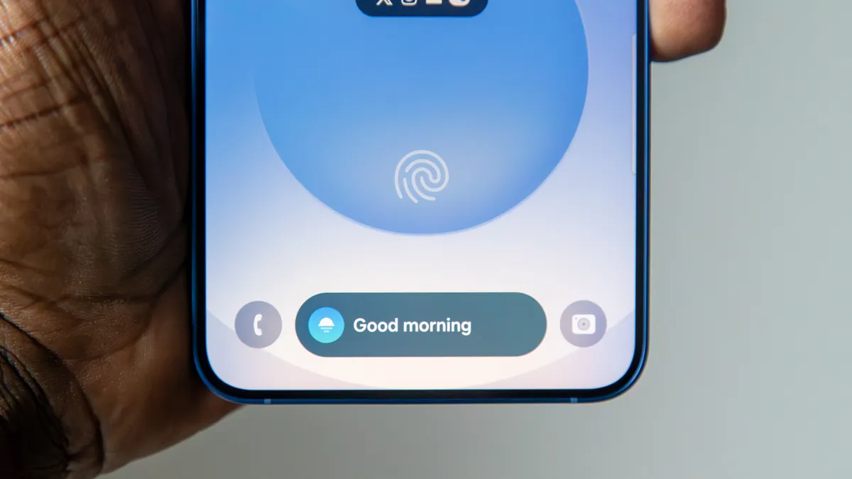 Galaxy S25 Plus 现已在 Now Bar 中简要介绍