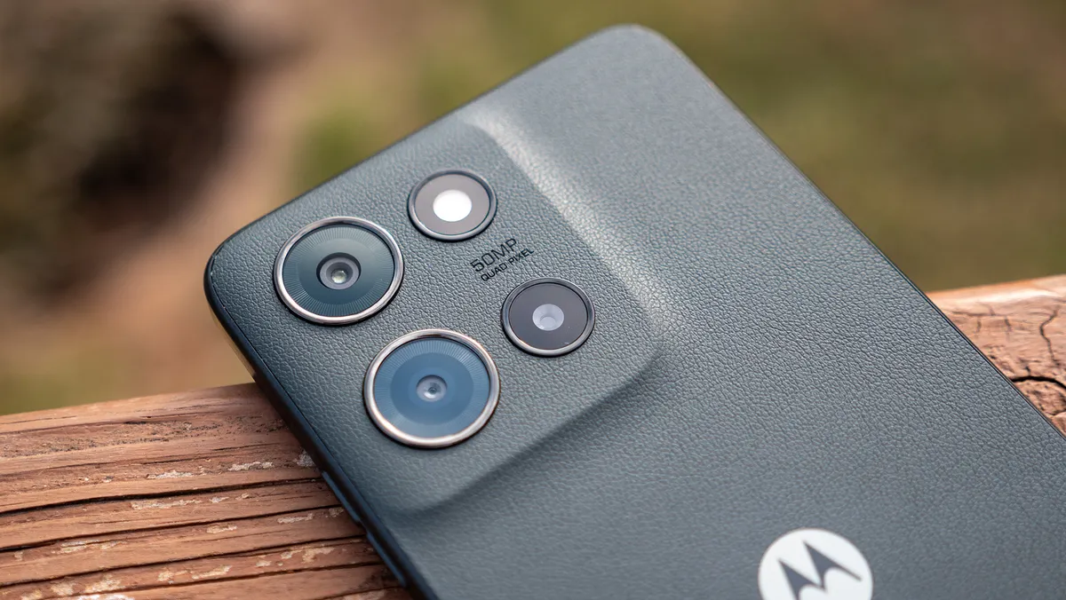Moto G 2025 拥有漂亮的素食皮革背面和所有你想要的