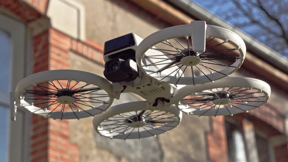 DJI Flip 无人机测评：对于内容创作者来说，可折叠、用户友好的无人机