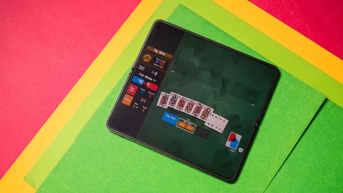 搭载 Balatro 的 OPPO Find N5