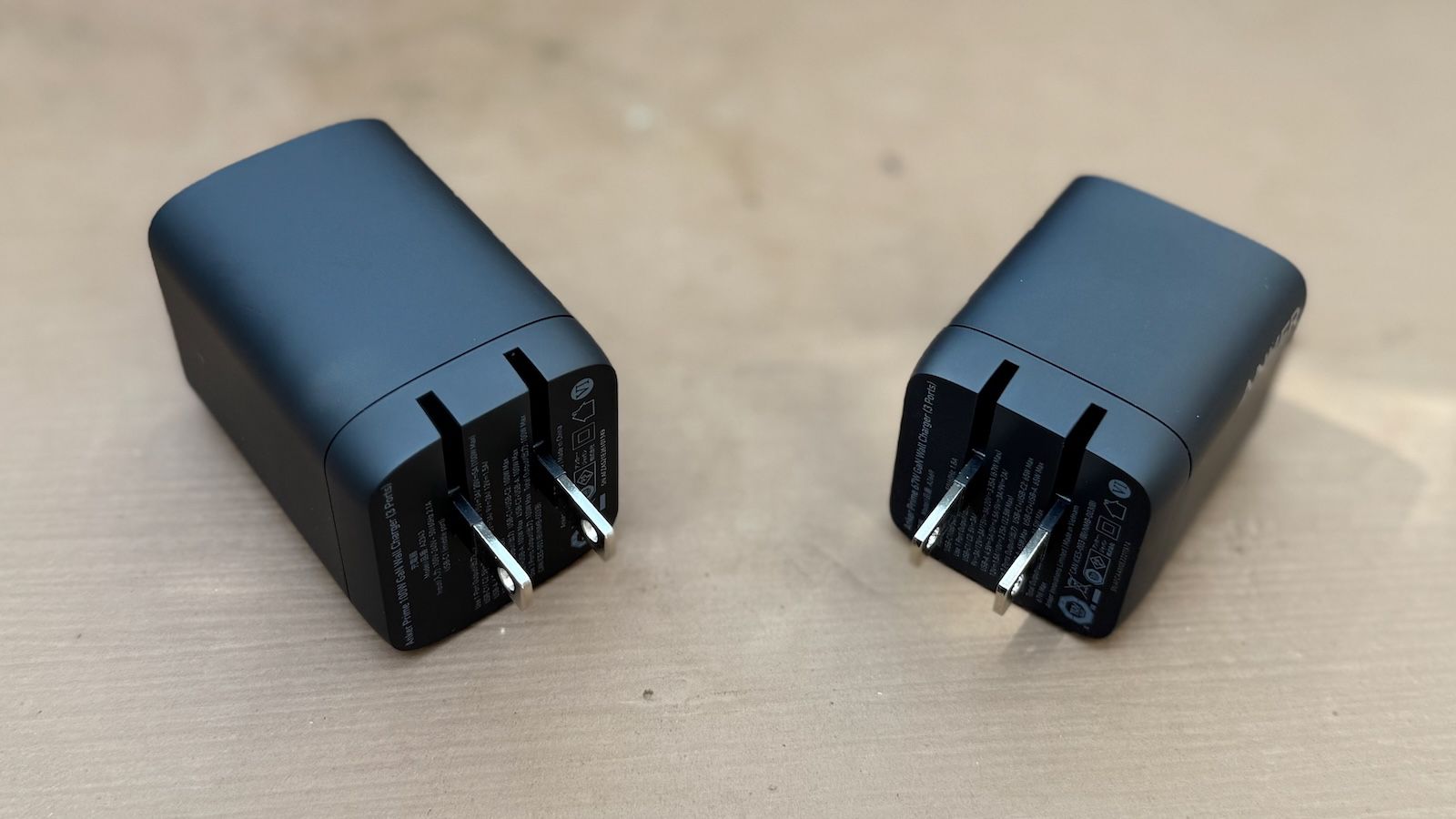 anker prime 充电器顶部