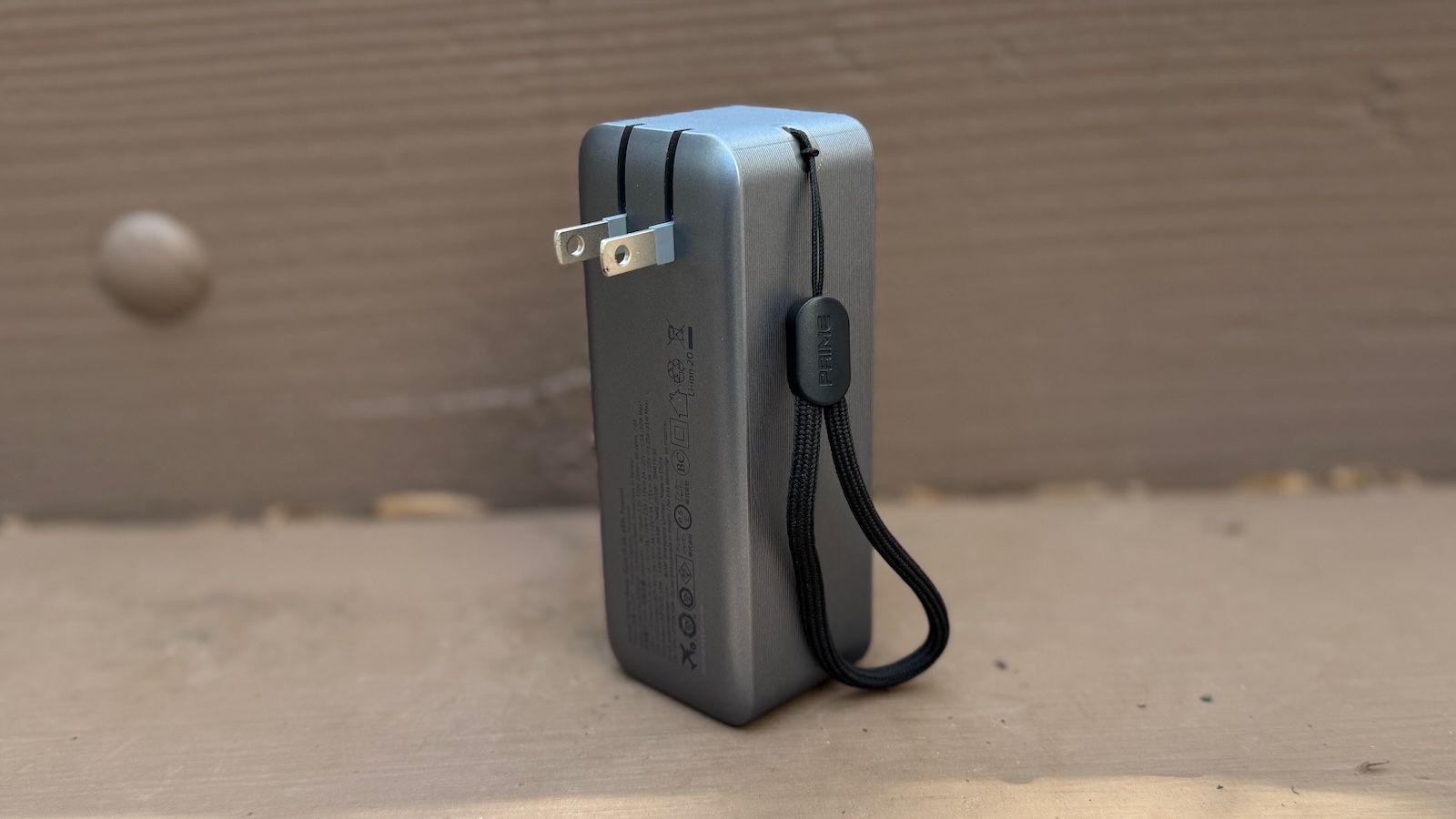 anker prime 移动电源背面