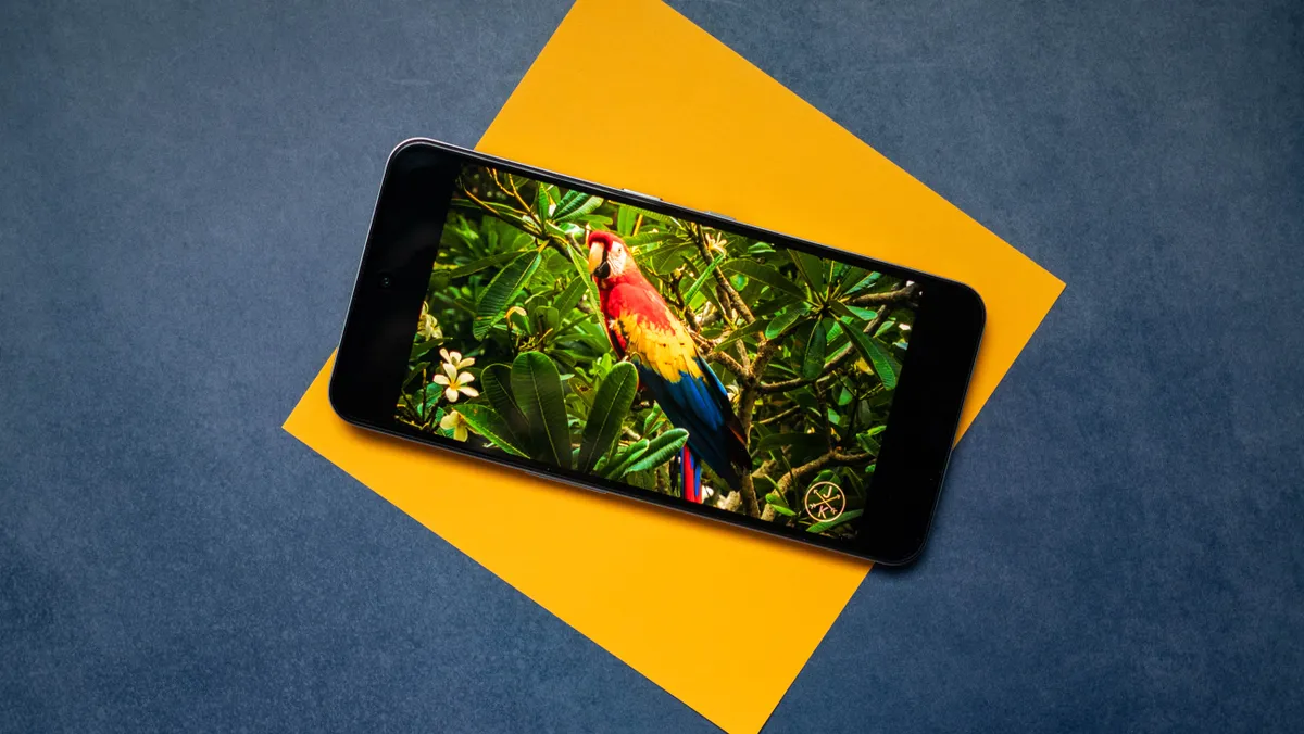 CMF Phone 2 Pro 彩色背景下的测评