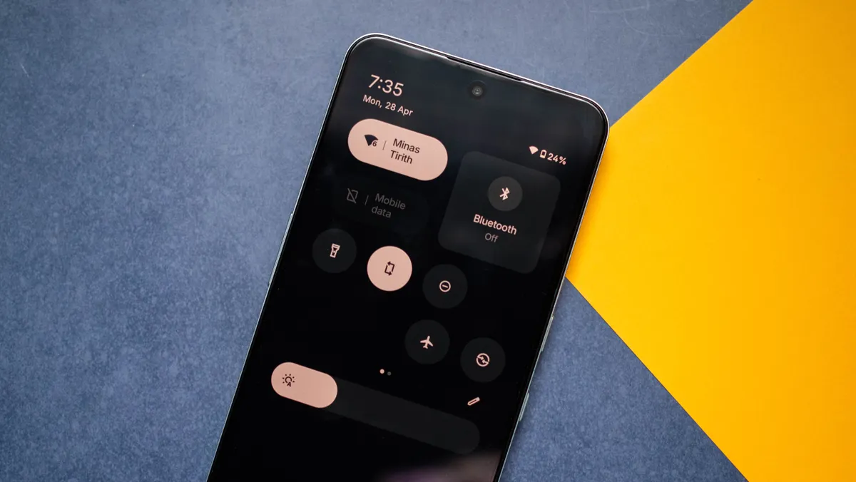 CMF Phone 2 Pro 彩色背景下的测评