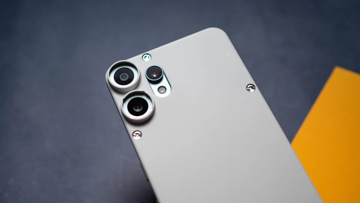 CMF Phone 2 Pro 彩色背景下的测评