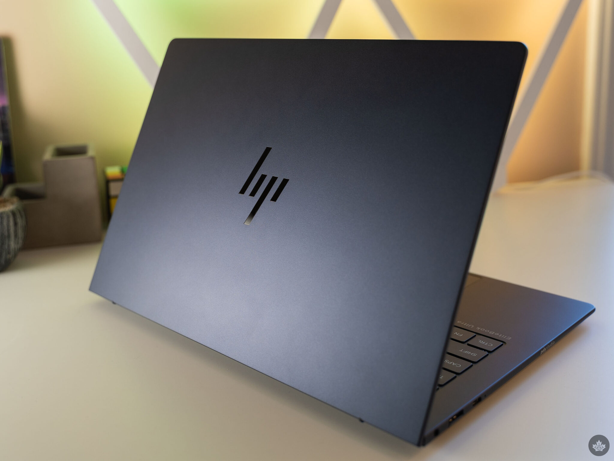 HP EliteBook Ultra 背面