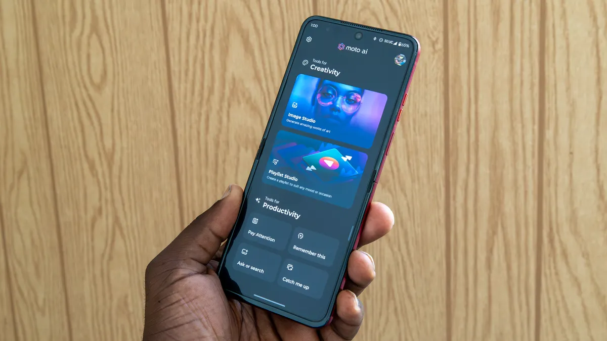Razr Ultra 2025 上的 Moto AI 应用程序