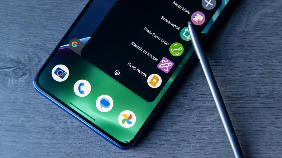 Moto G Stylus 2025 手写笔菜单，手写笔位于显示屏上