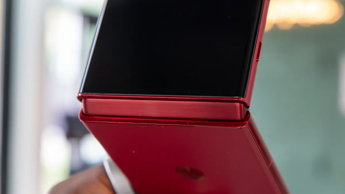 Razr Ultra 2025 铰链
