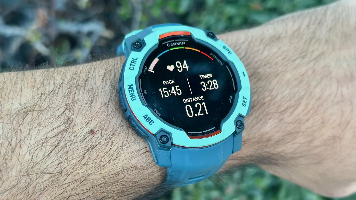 使用 Garmin Instinct 3 进行步行活动