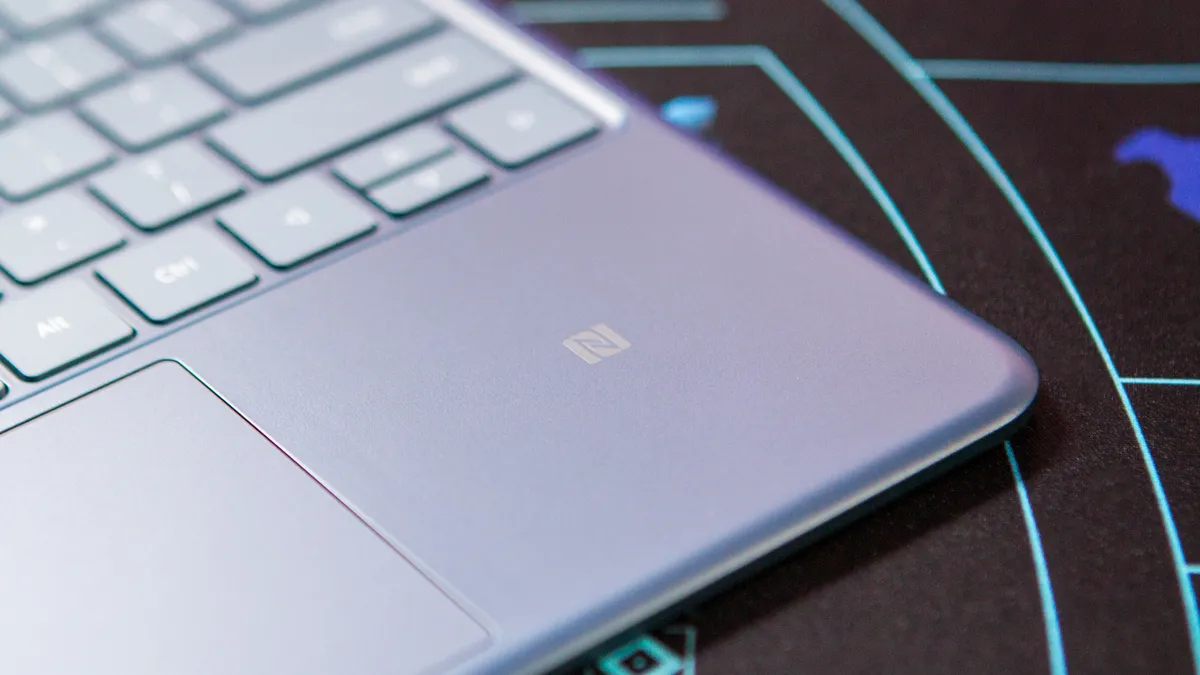 OnePlus Pad 3 智能键盘上的 NFC 标志