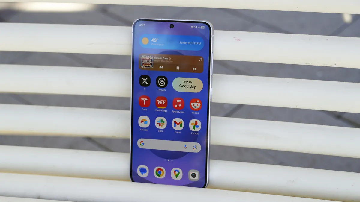 三星 Galaxy S25 户外的照片。