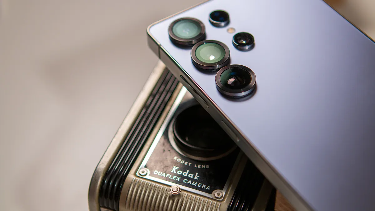 Galaxy S25 Ultra 相机模块特写