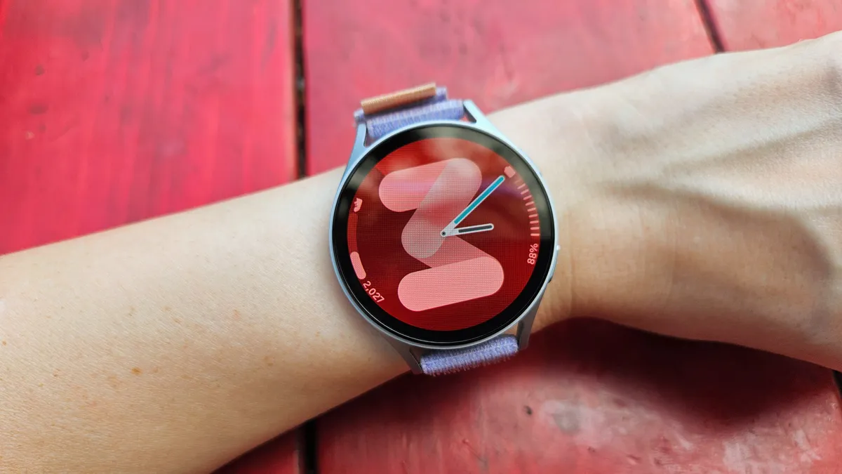 三星 Galaxy Watch 7 上的 3D 表盘