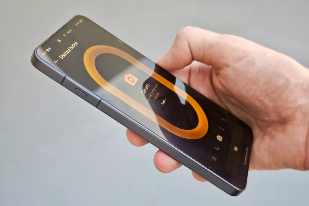 单手操作 Oppo Find X8 Ultra
