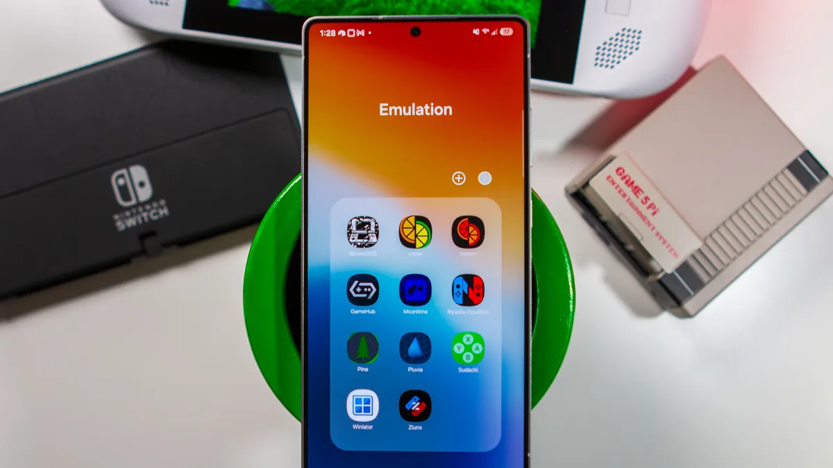Galaxy S25 Ultra 上的模拟应用程序文件夹