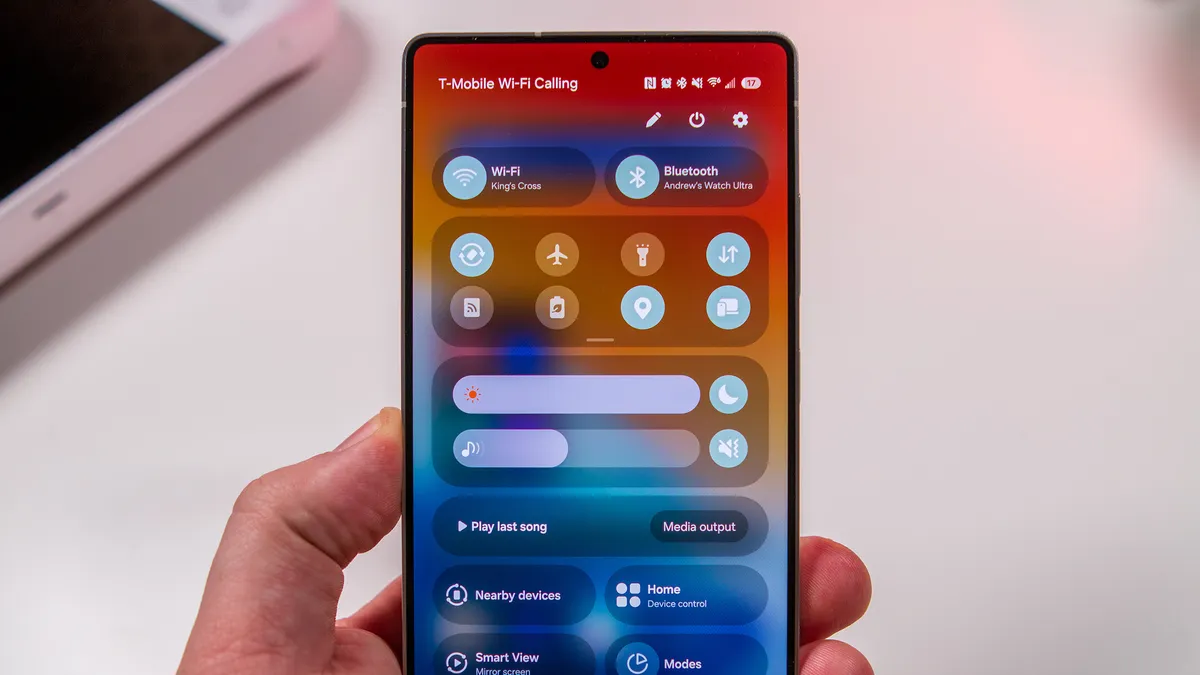 Galaxy S25 Ultra 上的 One UI 7 快速设置面板