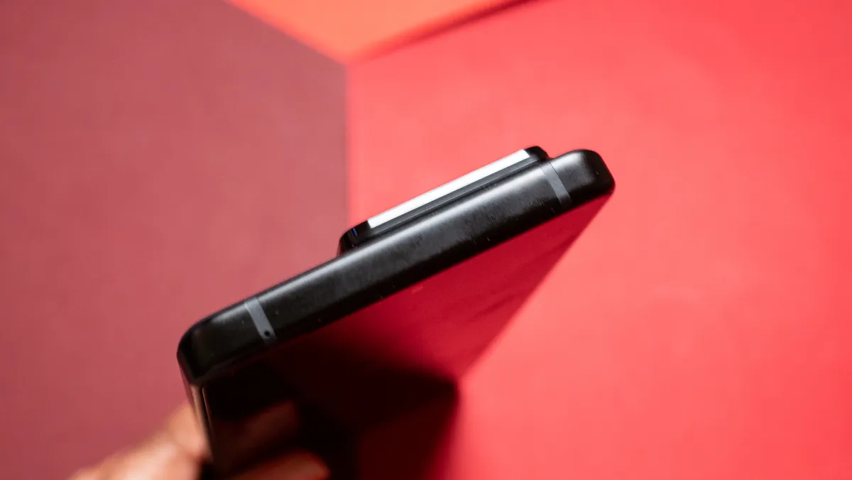 华硕 ROG Phone 9 Pro 顶部
