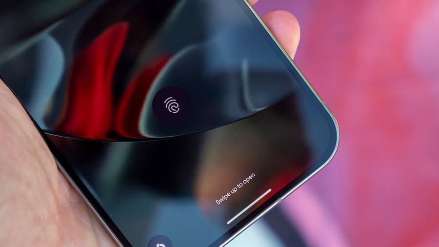 近距离观察 Google Pixel 9 Pro XL 上的全新显示屏超声波指纹传感器