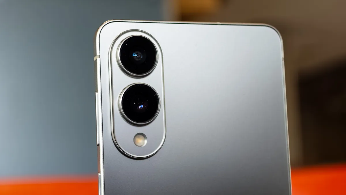 Galaxy S25 Edge 上的双摄像头