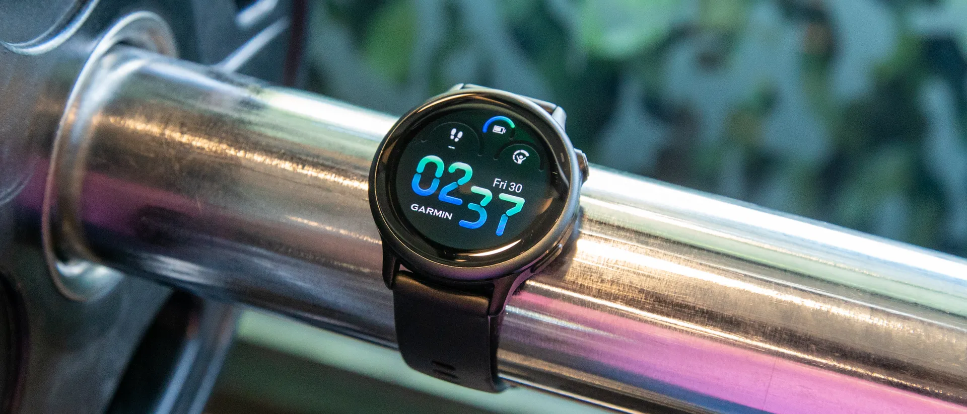 健身杆上的 Garmin Vivoactive 6