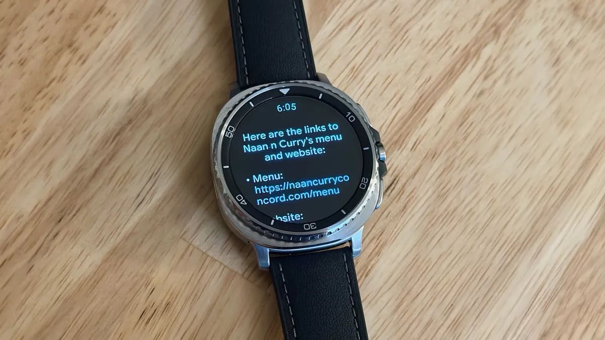 三星 Galaxy Watch 8 Classic 显示出 Gemini 响应，并显示附近餐厅的网站