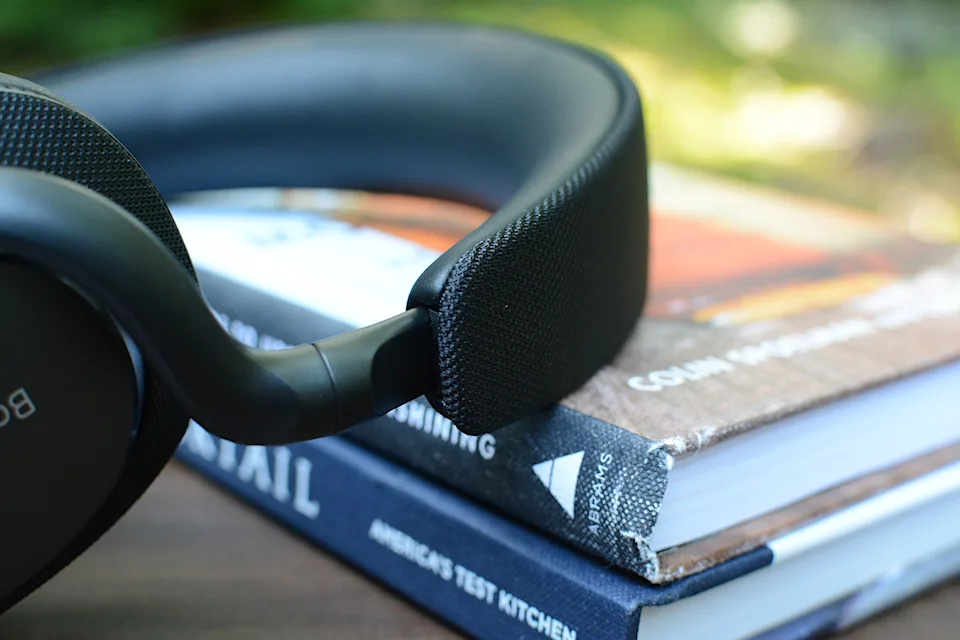 该公司在 Px7 S3 上融合了金属、塑料、编织织物和皮革。