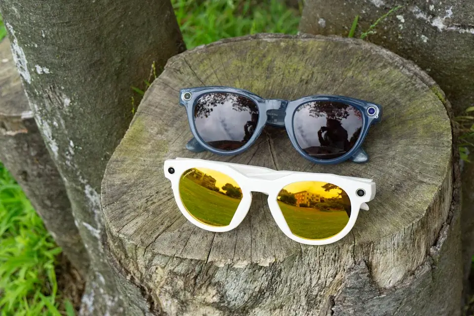 Oakley 眼镜明显比几年前的 Ray-Ban 眼镜厚