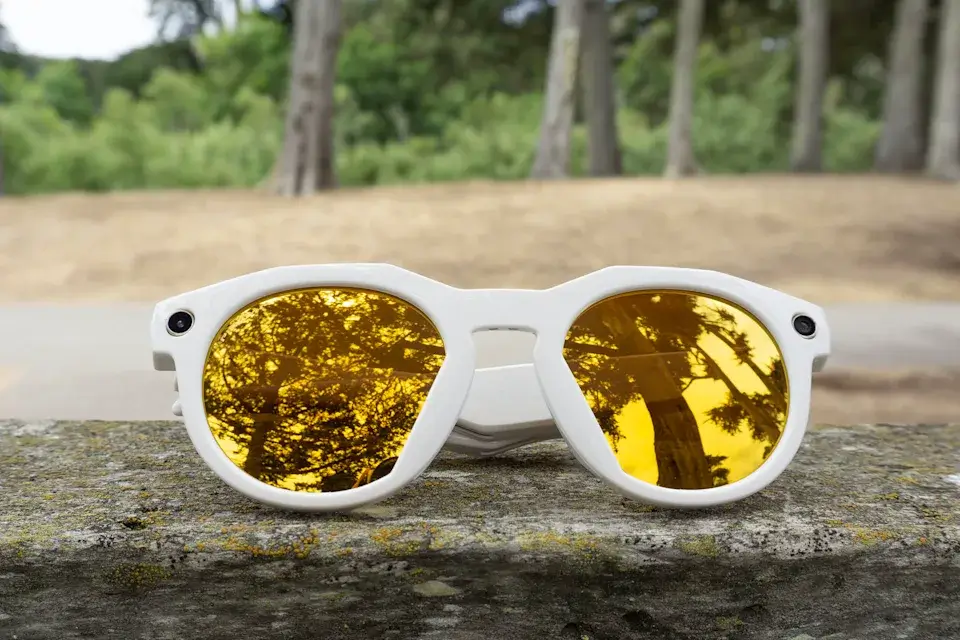 Meta 将这种颜色描述为“暖灰色”。