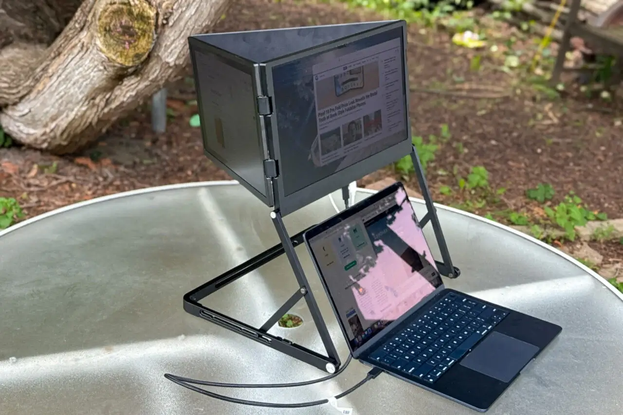 Aura Triple Aero Pro Max 三重显示屏和笔记本电脑