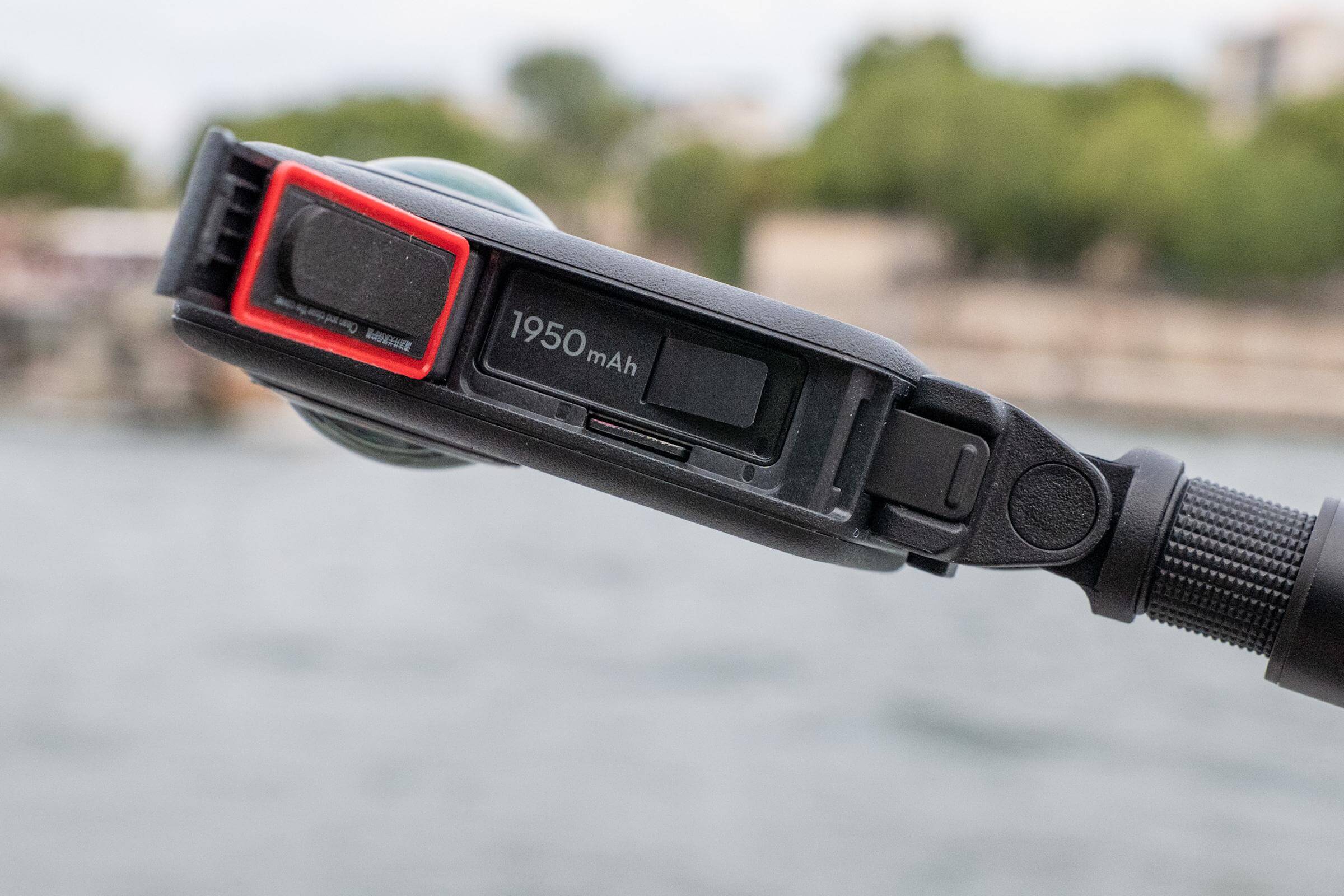 DJI 的 Osmo 360 运动相机采用新型方形传感器，与 Insta360 竞争