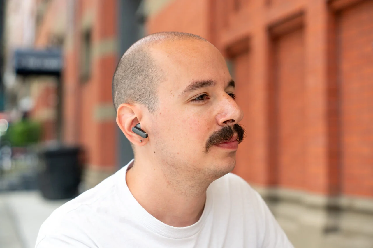 OnePlus Buds 4 的外观与普通无线耳机一样简约