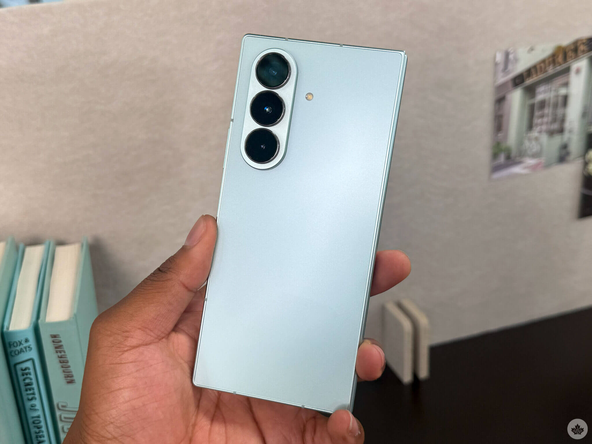 单手持握三星 Galaxy Z Fold 7