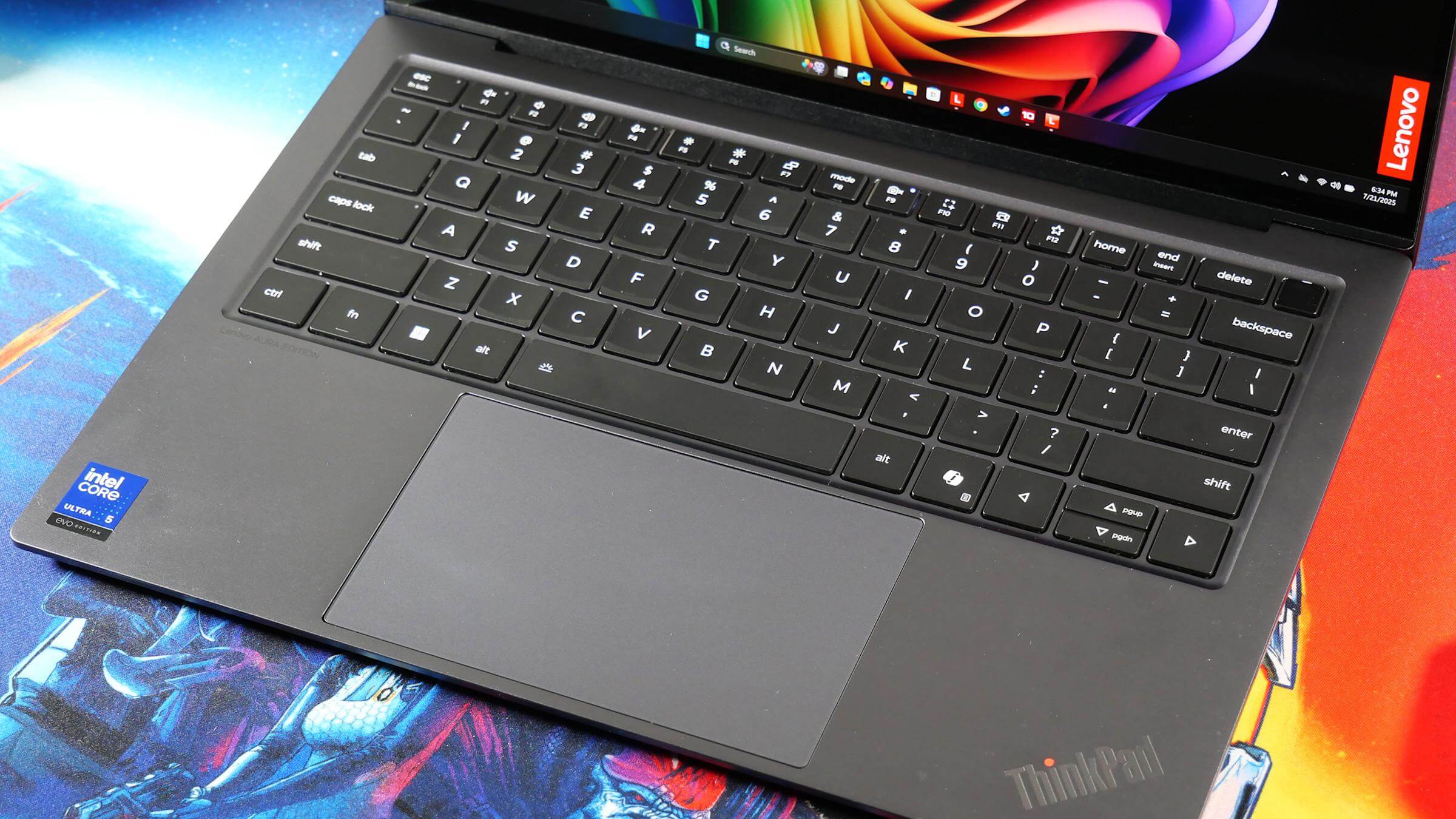 联想 ThinkPad X9-14 Aura Edition 的键盘和触控板的俯视图。