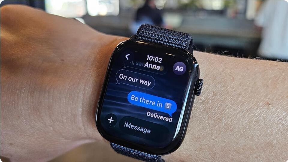 您可以在“信息”中为对话应用不同的背景