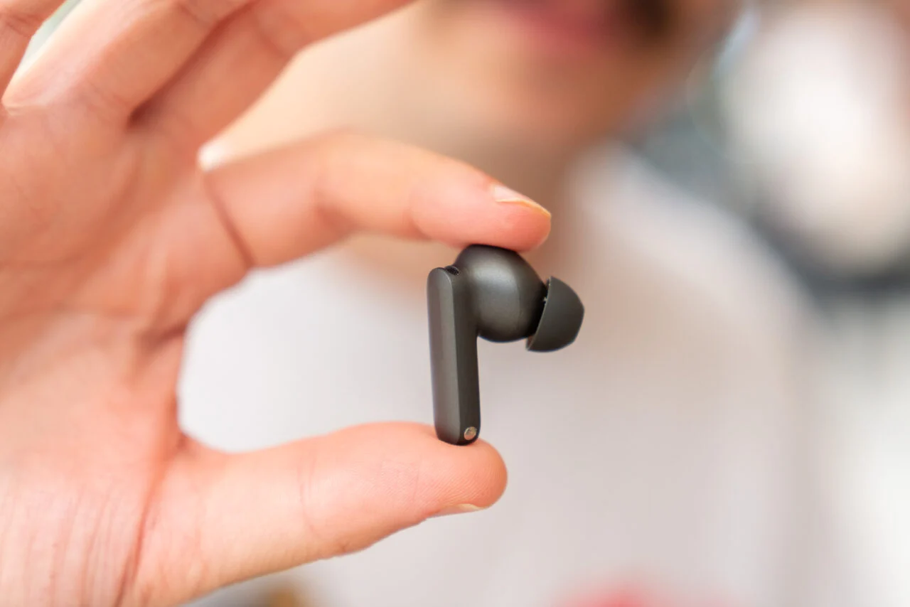 OnePlus Buds 4 的设计非常简洁