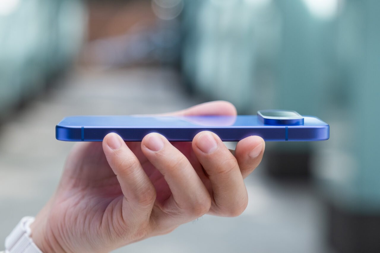 Google Pixel 10 侧面